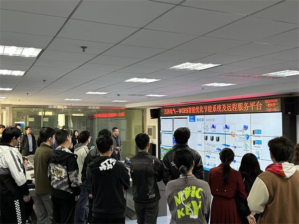 武漢理工大學(xué)學(xué)生到萬洲參觀學(xué)習(xí) (5).jpg 武漢理工大學(xué)學(xué)生到萬洲參觀學(xué)習(xí) (5).jpg