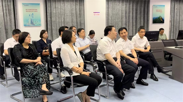 國家發改委到萬洲調研7采用.jpg 國家發改委到萬洲調研7采用.jpg