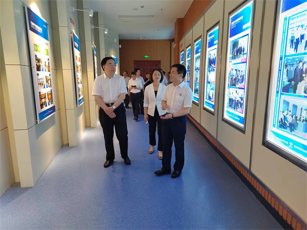 國家發改委到萬洲調研4采用.jpg 國家發改委到萬洲調研4采用.jpg