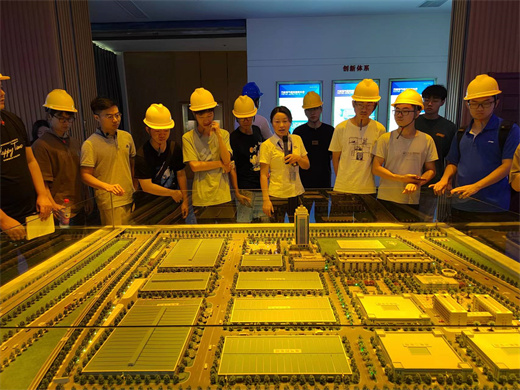 武理工參觀2.jpg 武理工參觀2.jpg